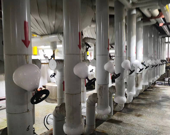 Installation of ammonia pump and low circulation bucket in the computer room