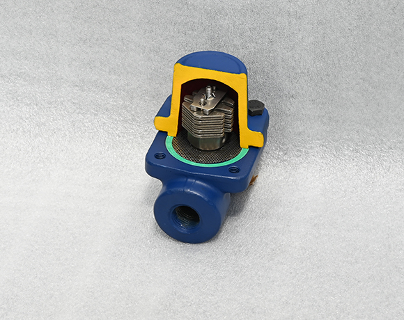 Bimetallic drain valve