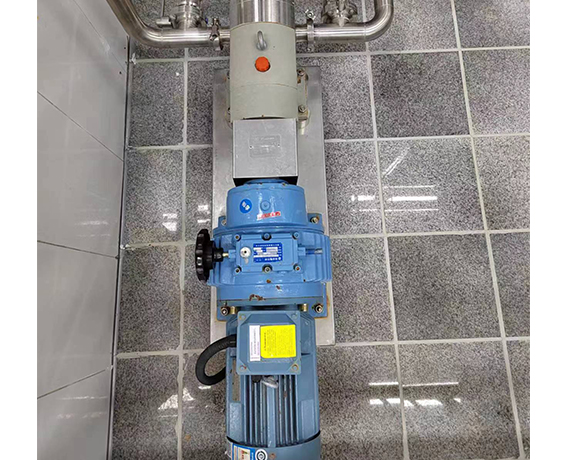 Pollution free feeding pump set for high viscosity materials