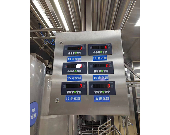 Precision measuring display instrument for aging materials