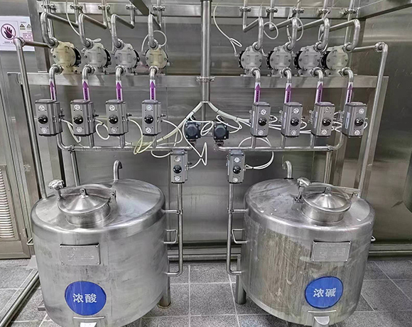 Multi split acid-base automatic metering and filling system
